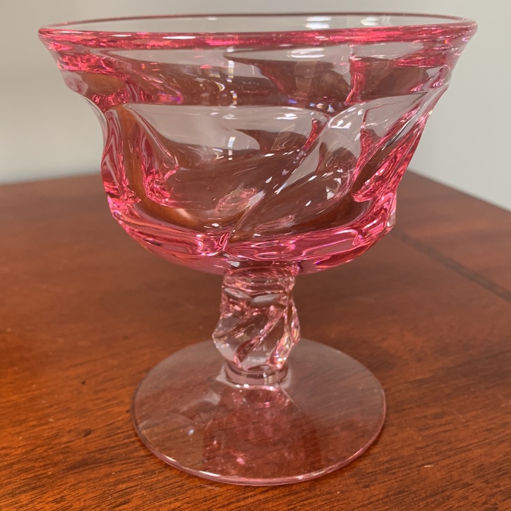 Jamestown Pink Champagne/Tall Sherbet Glass. 🌟VINTAGE🌟 ⭐️ 1 AVAILABLE ⭐️ - Picture 3 of 5